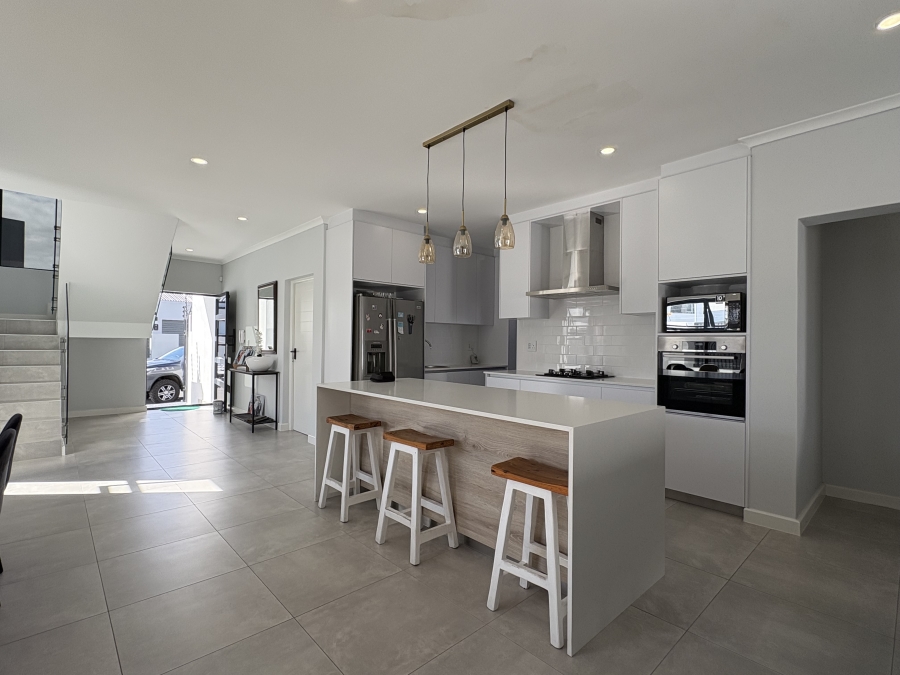 4 Bedroom Property for Sale in Sandown Western Cape